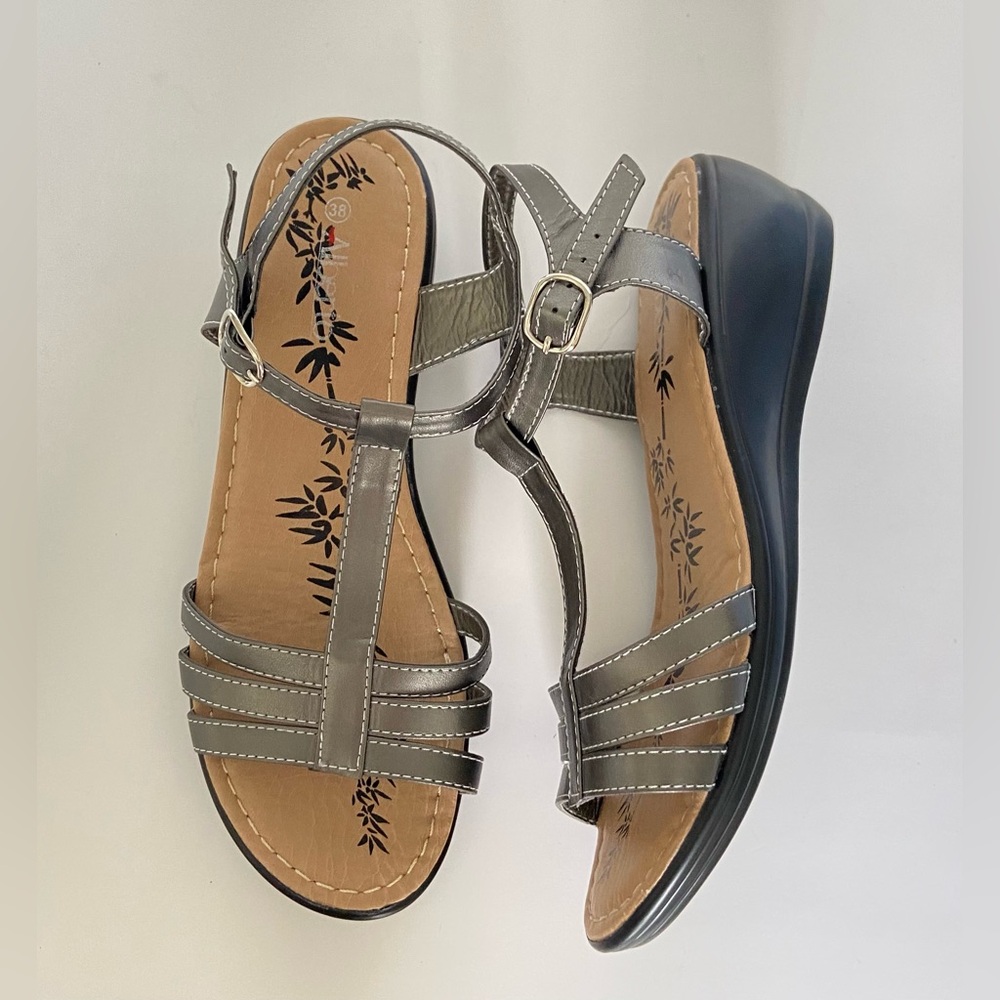Alberto Metallic‎ Gray Strappy Sandals Size 38 US 7.5 NEW without box